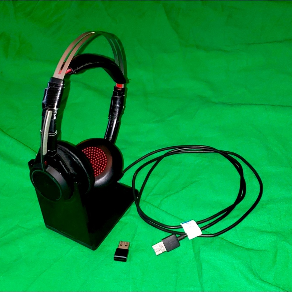 Poly Voyager Focus Bluetooth Headset for PC Cell phone+ Charge Stand Plantronics